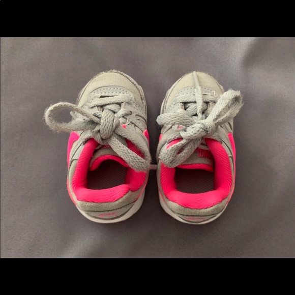 Nike Air Baby Shoes Size 2C - Picture 6 of 10
